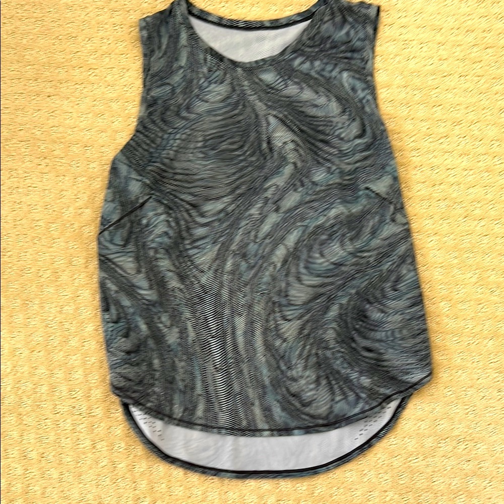 Lululemon top. Size 8.